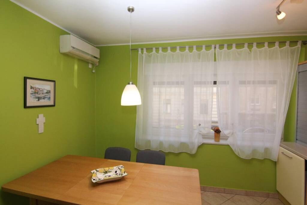 Fast Friend - Cozy Apartment In The Center With Private Garage غييكا المظهر الخارجي الصورة