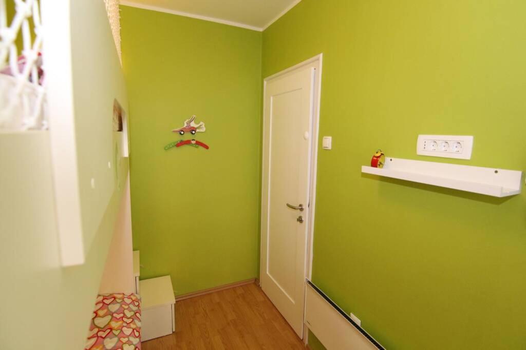Fast Friend - Cozy Apartment In The Center With Private Garage غييكا المظهر الخارجي الصورة