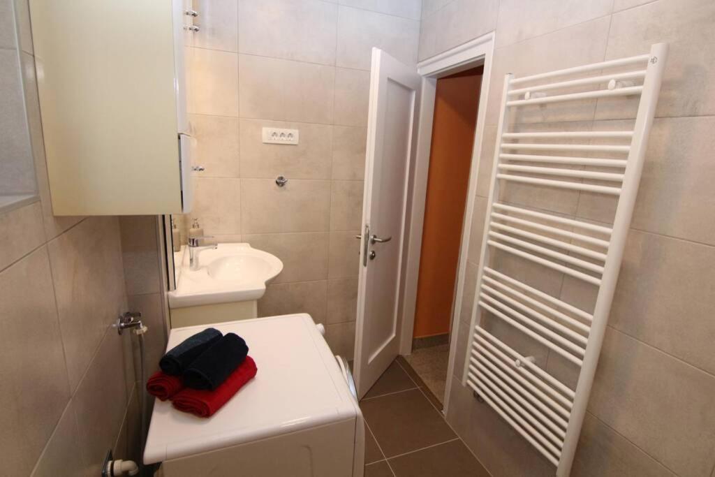 Fast Friend - Cozy Apartment In The Center With Private Garage غييكا المظهر الخارجي الصورة